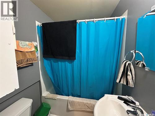 416 J Avenue N, Saskatoon, SK - Indoor Photo Showing Bathroom