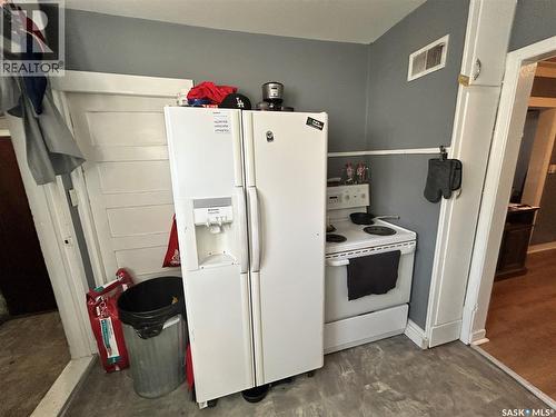 416 J Avenue N, Saskatoon, SK - Indoor Photo Showing Kitchen