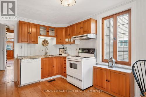 60 - 58 St Andrew Street, Ottawa, ON - Indoor Photo Showing Kitchen