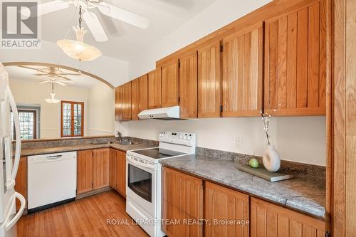 58 - 58 St Andrew Street, Ottawa, ON - Indoor Photo Showing Kitchen