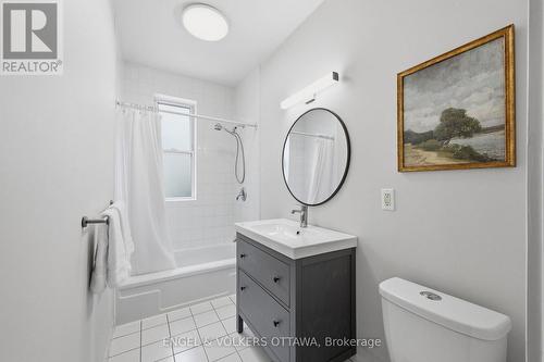 107 Rochester Street, Ottawa, ON - Indoor Photo Showing Bathroom