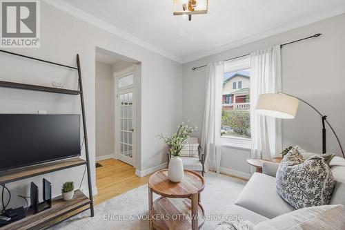 107 Rochester Street, Ottawa, ON - Indoor Photo Showing Living Room