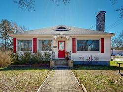 91 York St Bridgewater, NS B4V 1R1