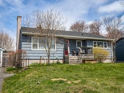 22 ELLENVALE Avenue  Dartmouth, NS B2W 2W5