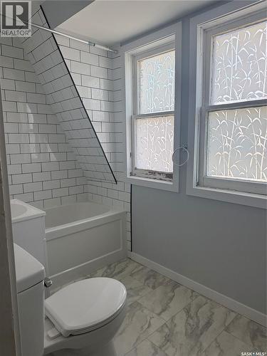 414 3Rd Avenue, Dodsland, SK - Indoor Photo Showing Bathroom