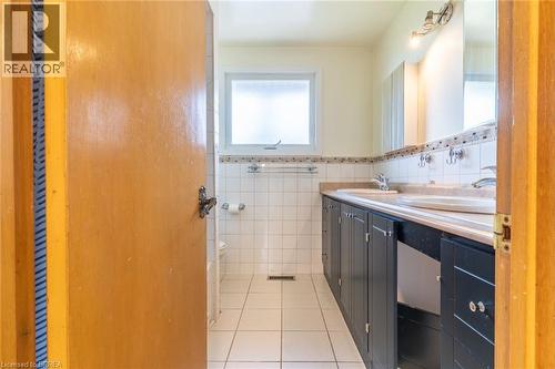 12 Summerlea Drive, Hamilton, ON - Indoor Photo Showing Bathroom