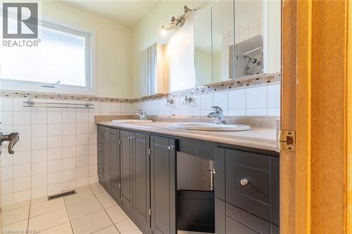 12 Summerlea Drive, Hamilton, ON - Indoor Photo Showing Bathroom