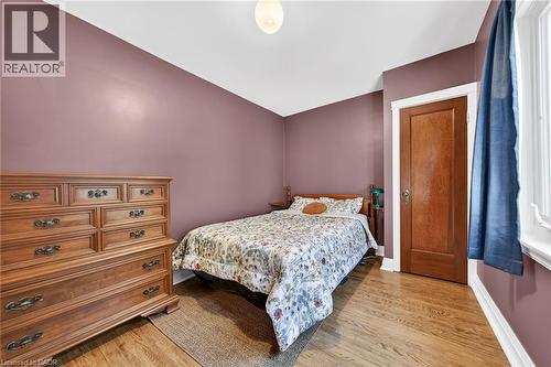 188 Wexford Avenue S, Hamilton, ON - Indoor Photo Showing Bedroom