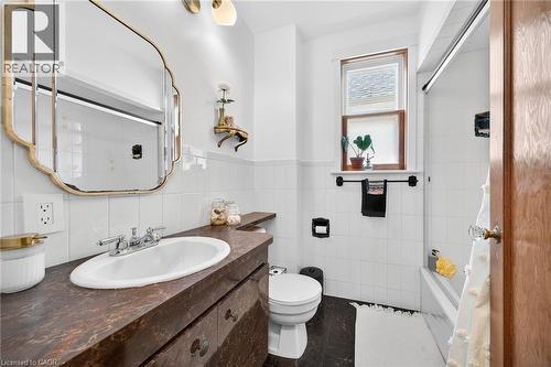 188 Wexford Avenue S, Hamilton, ON - Indoor Photo Showing Bathroom