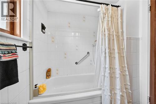 188 Wexford Avenue S, Hamilton, ON - Indoor Photo Showing Bathroom