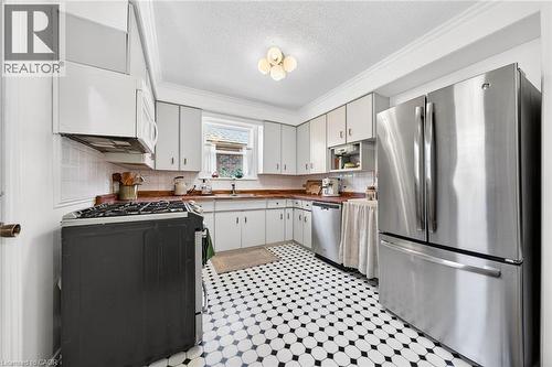 188 Wexford Avenue S, Hamilton, ON - Indoor Photo Showing Kitchen