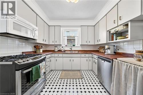 188 Wexford Avenue S, Hamilton, ON - Indoor Photo Showing Kitchen With Double Sink