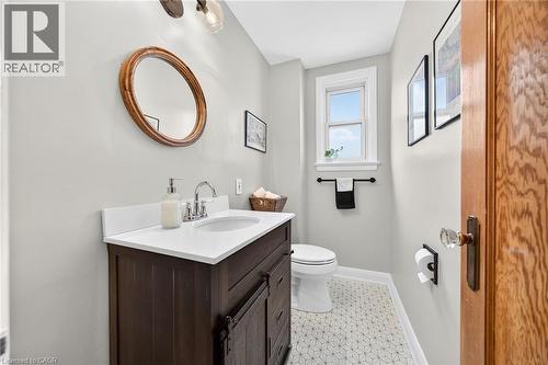 188 Wexford Avenue S, Hamilton, ON - Indoor Photo Showing Bathroom
