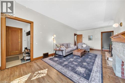 188 Wexford Avenue S, Hamilton, ON - Indoor Photo Showing Living Room