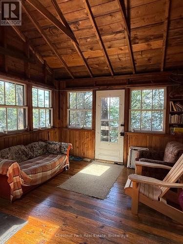 Apl1136E - 19 Cache Lake, South Algonquin, ON - Indoor Photo Showing Living Room