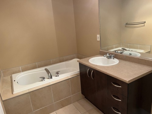 Salle de bains - 5-7655 Rue Lautrec, Brossard, QC - Indoor Photo Showing Bathroom