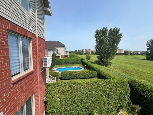 Piscine - 5-7655 Rue Lautrec, Brossard, QC - Outdoor