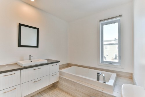 Salle de bains - 54 Rue Martin, Saint-Philippe, QC - Indoor Photo Showing Bathroom