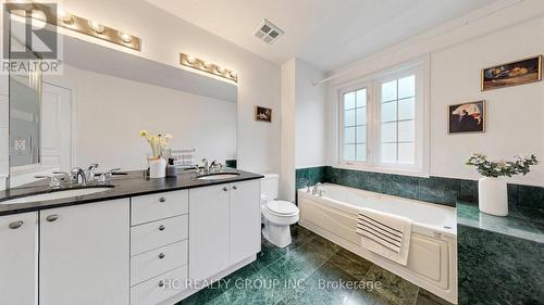 301 - 11 Everson Drive, Toronto, ON - Indoor Photo Showing Bathroom