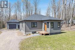 6 FAIRLAWN GROVE Tiny, ON L9M 0B5
