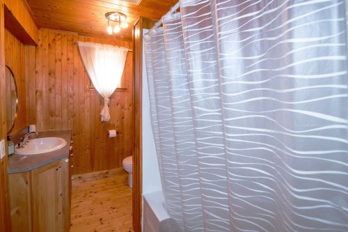 Salle de bains - 42 Route 287, Mont-Carmel, QC - Indoor Photo Showing Bathroom