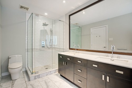 Salle de bains attenante à la CCP - 4377 Boul. Décarie, Montréal (Côte-Des-Neiges/Notre-Dame-De-Grâce), QC - Indoor Photo Showing Bathroom