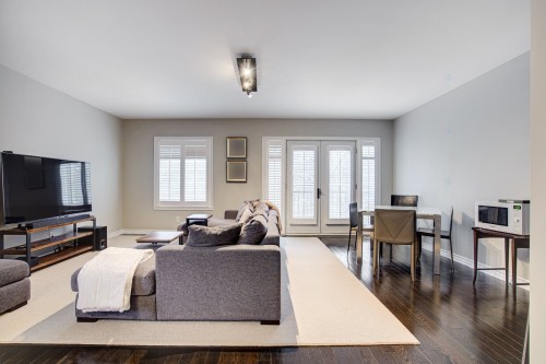 Salle familiale - 4377 Boul. Décarie, Montréal (Côte-Des-Neiges/Notre-Dame-De-Grâce), QC - Indoor Photo Showing Living Room