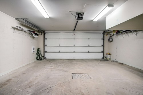 Garage - 4377 Boul. Décarie, Montréal (Côte-Des-Neiges/Notre-Dame-De-Grâce), QC - Indoor Photo Showing Garage
