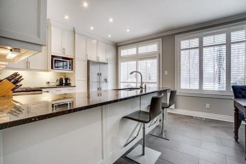Cuisine - 4377 Boul. Décarie, Montréal (Côte-Des-Neiges/Notre-Dame-De-Grâce), QC - Indoor Photo Showing Kitchen With Upgraded Kitchen