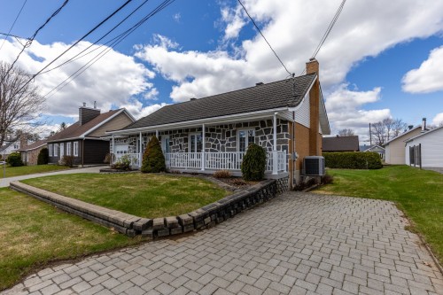 Façade - 11 4E Avenue, Pont-Rouge, QC - Outdoor With Deck Patio Veranda