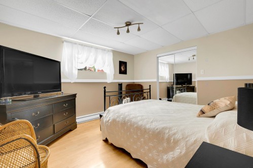 Bedroom - 133 Rue Marguerite, Sainte-Agathe-Des-Monts, QC - Indoor Photo Showing Bedroom