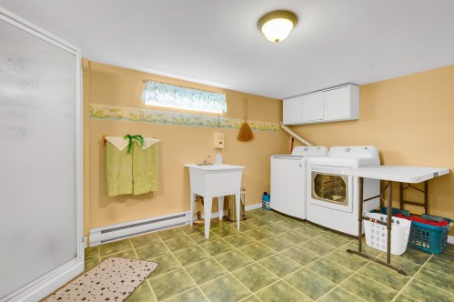 Bathroom - 133 Rue Marguerite, Sainte-Agathe-Des-Monts, QC - Indoor Photo Showing Laundry Room
