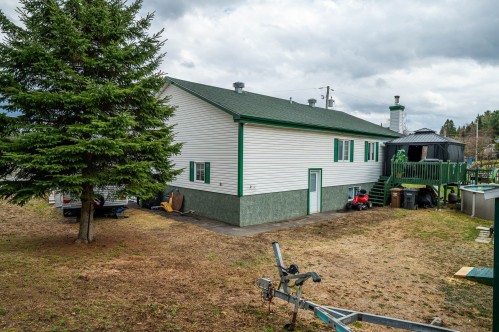 Courtyard - 133 Rue Marguerite, Sainte-Agathe-Des-Monts, QC - Outdoor