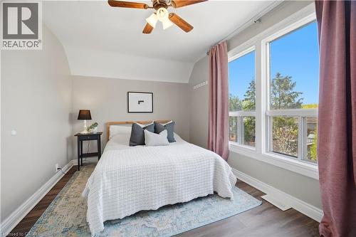 83 Province Street N, Hamilton, ON - Indoor Photo Showing Bedroom