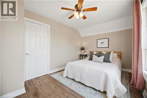 83 Province Street N, Hamilton, ON - Indoor Photo Showing Bedroom