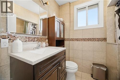 83 Province Street N, Hamilton, ON - Indoor Photo Showing Bathroom