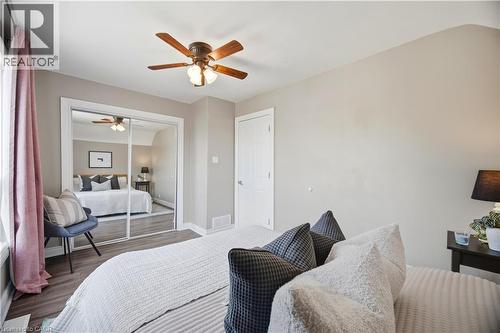 83 Province Street N, Hamilton, ON - Indoor Photo Showing Bedroom