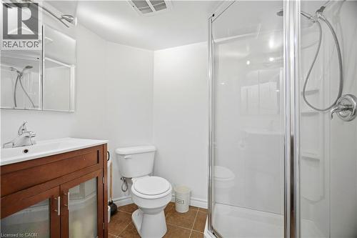 83 Province Street N, Hamilton, ON - Indoor Photo Showing Bathroom