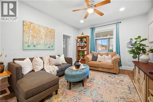 83 Province Street N, Hamilton, ON - Indoor Photo Showing Living Room