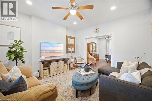 83 Province Street N, Hamilton, ON - Indoor Photo Showing Living Room