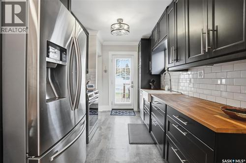 2155 Queen Street, Regina, SK - Indoor Photo Showing Kitchen