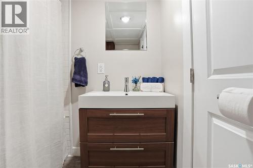 2155 Queen Street, Regina, SK - Indoor Photo Showing Bathroom