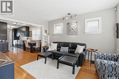 2155 Queen Street, Regina, SK - Indoor Photo Showing Living Room