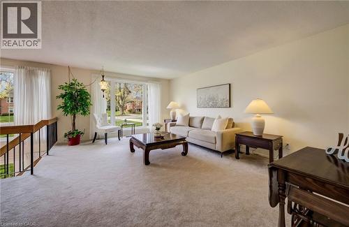 51 Underhill Crescent, Kitchener, ON - Indoor Photo Showing Living Room