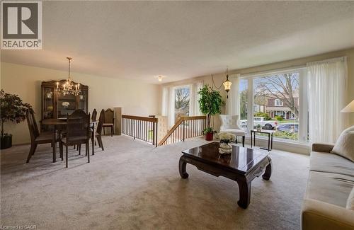 51 Underhill Crescent, Kitchener, ON - Indoor Photo Showing Living Room