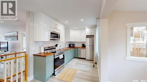 1232 2Nd Avenue N, Saskatoon, SK - Indoor Photo Showing Kitchen With Upgraded Kitchen