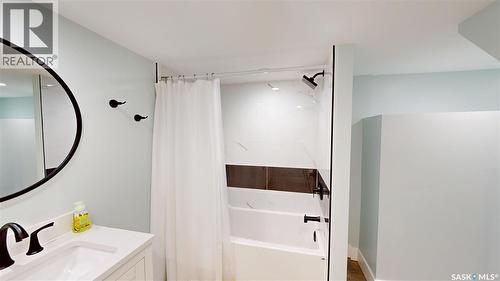 1232 2Nd Avenue N, Saskatoon, SK - Indoor Photo Showing Bathroom