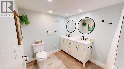 1232 2Nd Avenue N, Saskatoon, SK - Indoor Photo Showing Bathroom