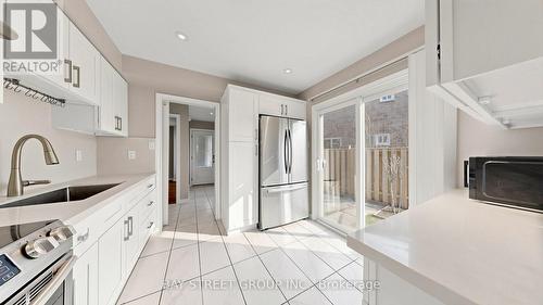 57 Longmeadow Crescent, Markham, ON - Indoor Photo Showing Kitchen