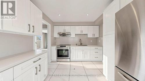 57 Longmeadow Crescent, Markham, ON - Indoor Photo Showing Kitchen With Upgraded Kitchen